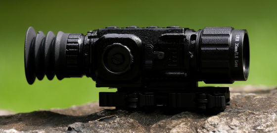 Легкий портативный тепловизор, обеспечивающий быстрое время отклика и точное обнаружение тепла в различных условиях